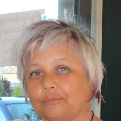 Taglio corto biondo platino