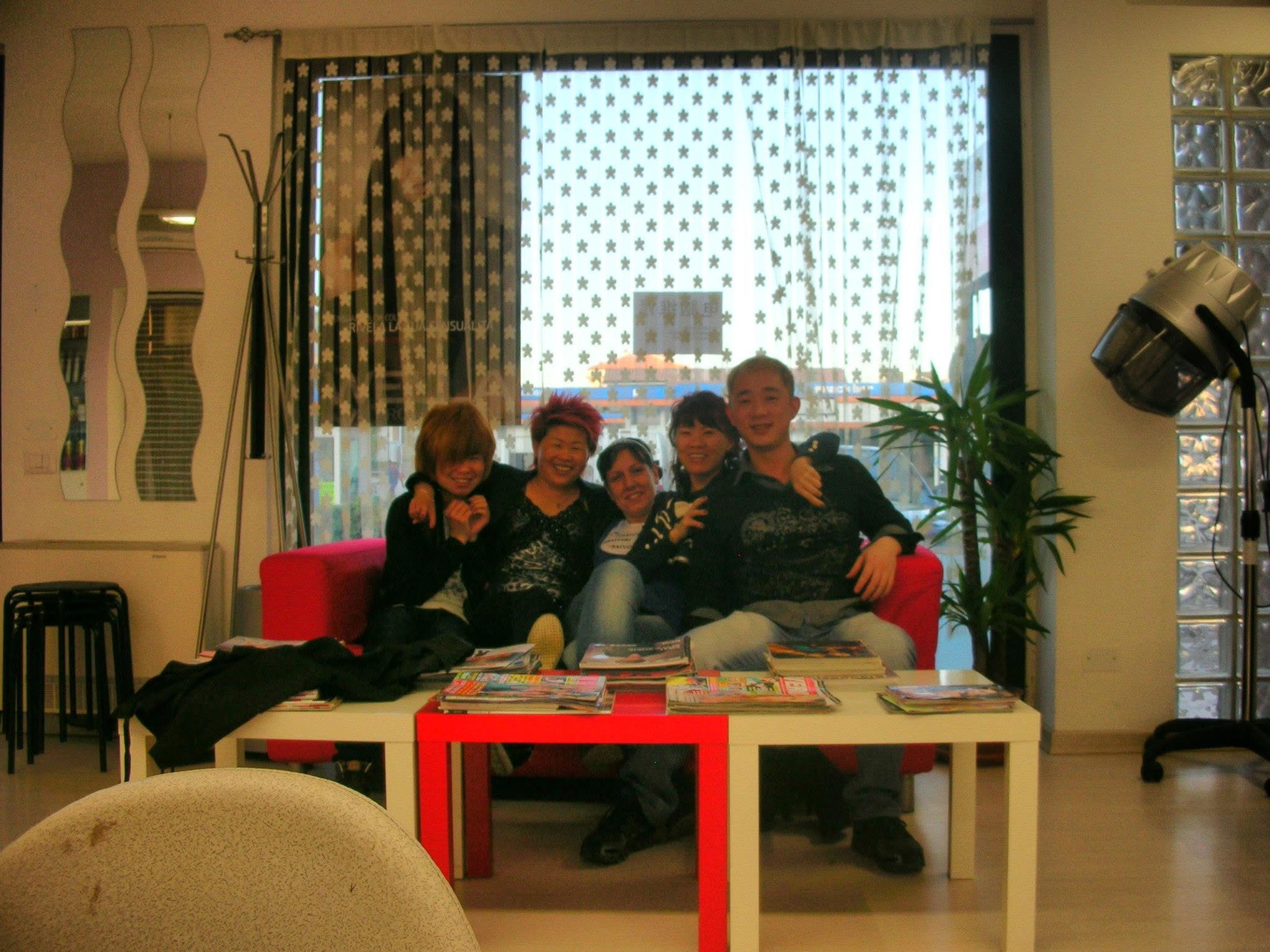 Il team di Ciao Parrucchieri nel salone di Senigallia